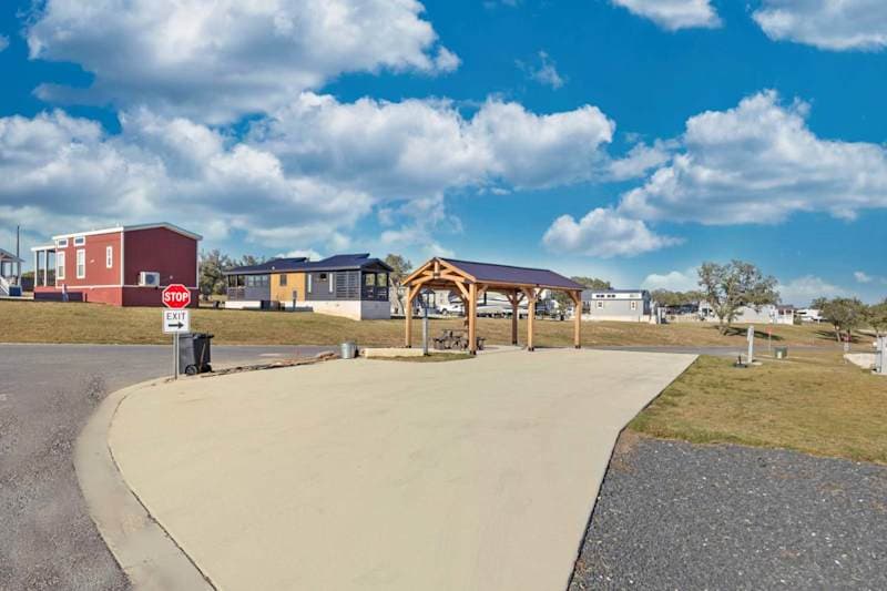 Firefly - Premier RV Site 129 - Clubhouse & Firepit!