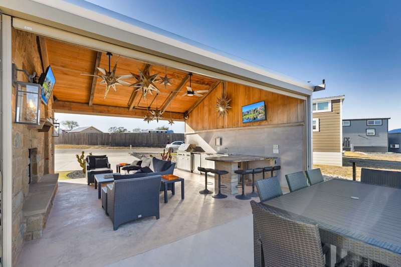 Firefly - Executive RV Site 221 - Outdoor Kitchen & Entertaining!