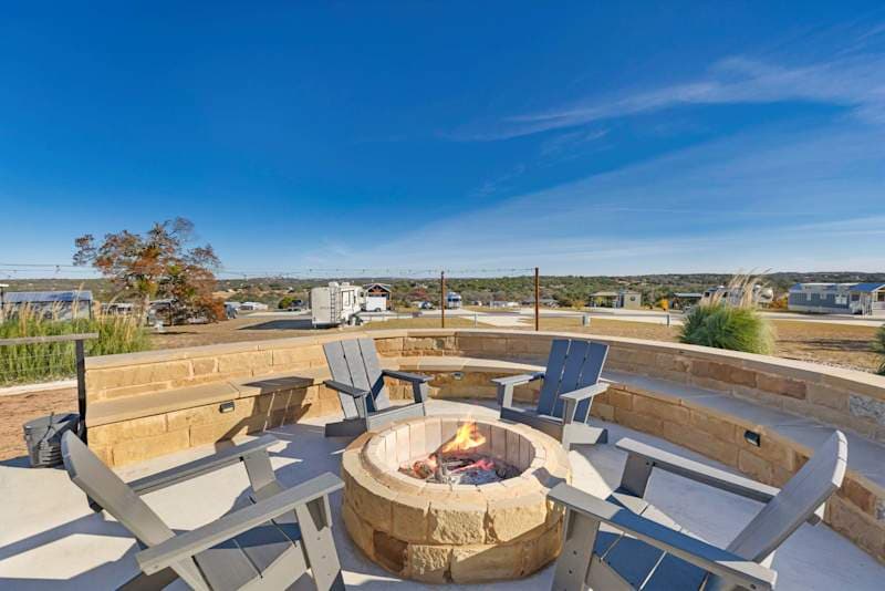Firefly - Executive RV Site 221 - Outdoor Kitchen & Entertaining!