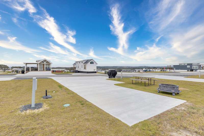 Firefly - Premier RV Site 202 - Outdoor Firepit!
