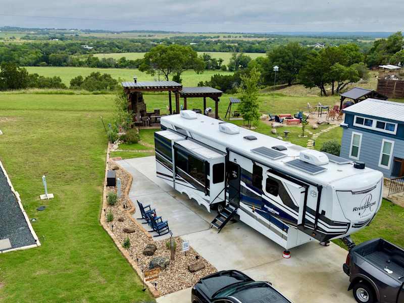 Firefly - Executive RV Site 078 - Outdoor Kitchen & Party!