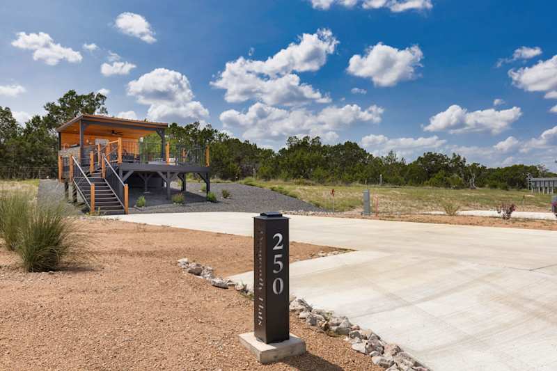 Firefly - Executive RV Site 250-Dragonfly Flats